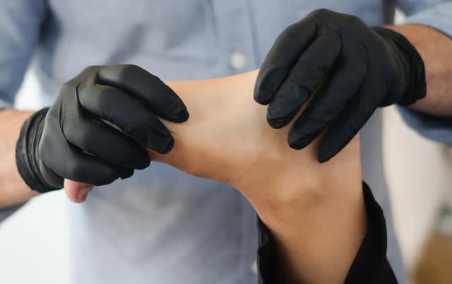 Czym się różni fizjoterapeuta od rehabilitanta? Kluczowe różnice i wybór Czym się różni fizjoterapeuta od rehabilitanta? Kluczowe różnice i wybór