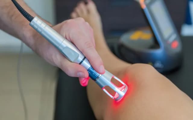 Na co pomaga laser w rehabilitacji? Skuteczne metody łagodzenia bólu Na co pomaga laser w rehabilitacji? Skuteczne metody łagodzenia bólu