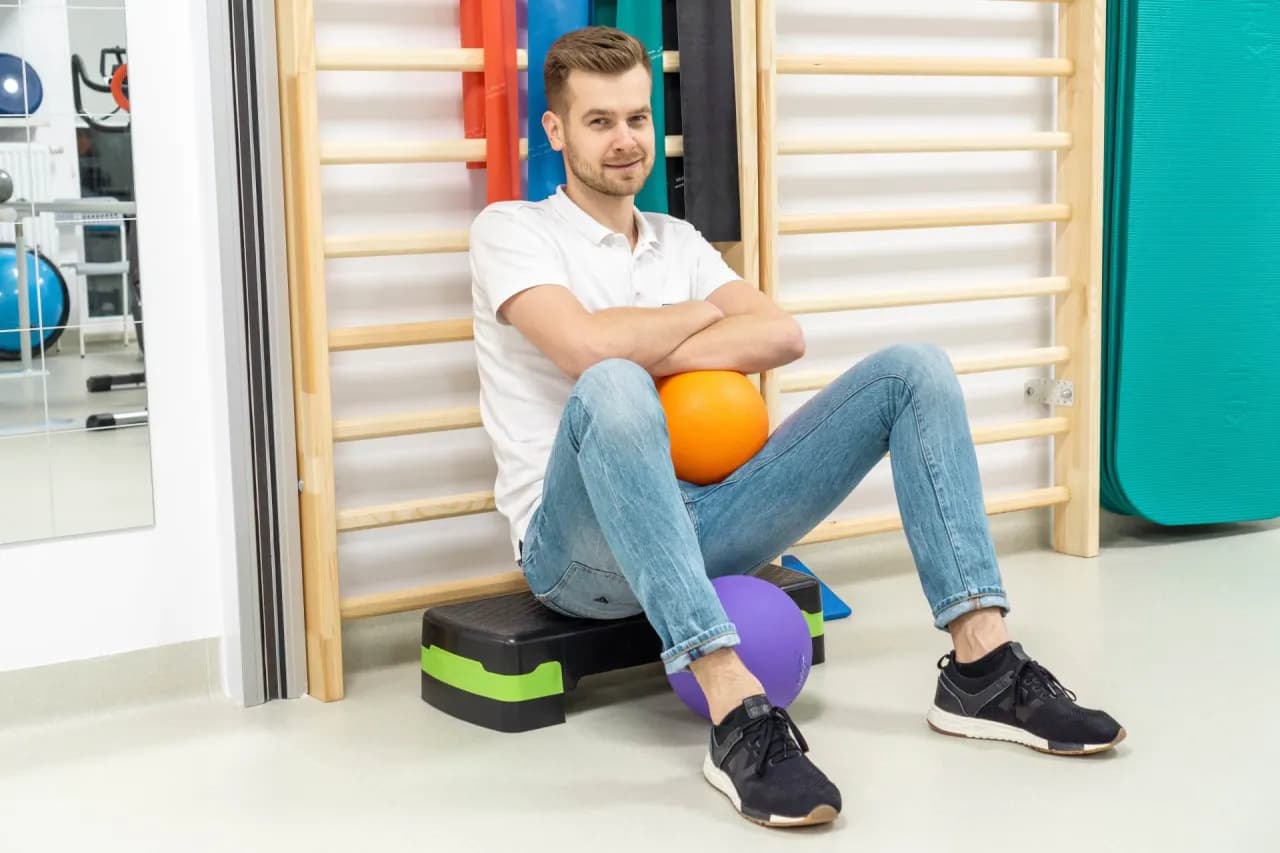 Czy warto studiować fizjoterapię? Poznaj wady i zalety tego kierunku Czy warto studiować fizjoterapię? Poznaj wady i zalety tego kierunku