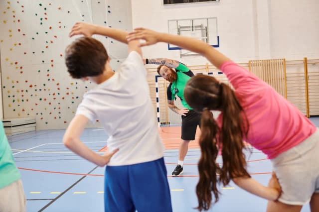 Czy fizjoterapeuta może wystawić zwolnienie z wf? Prawda i mity Czy fizjoterapeuta może wystawić zwolnienie z wf? Prawda i mity