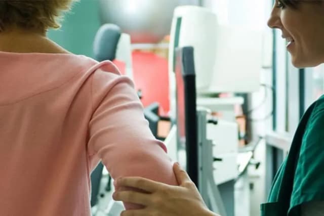 Pielęgniarstwo czy fizjoterapia: Która ścieżka kariery jest lepsza? Pielęgniarstwo czy fizjoterapia: Która ścieżka kariery jest lepsza?
